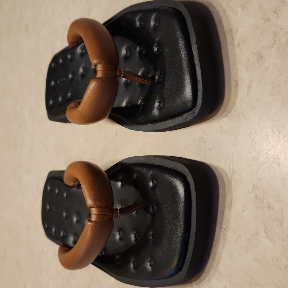 Vince Black Footbed Sandal with Tan Padded Thong Straps - Picture 5 of 5